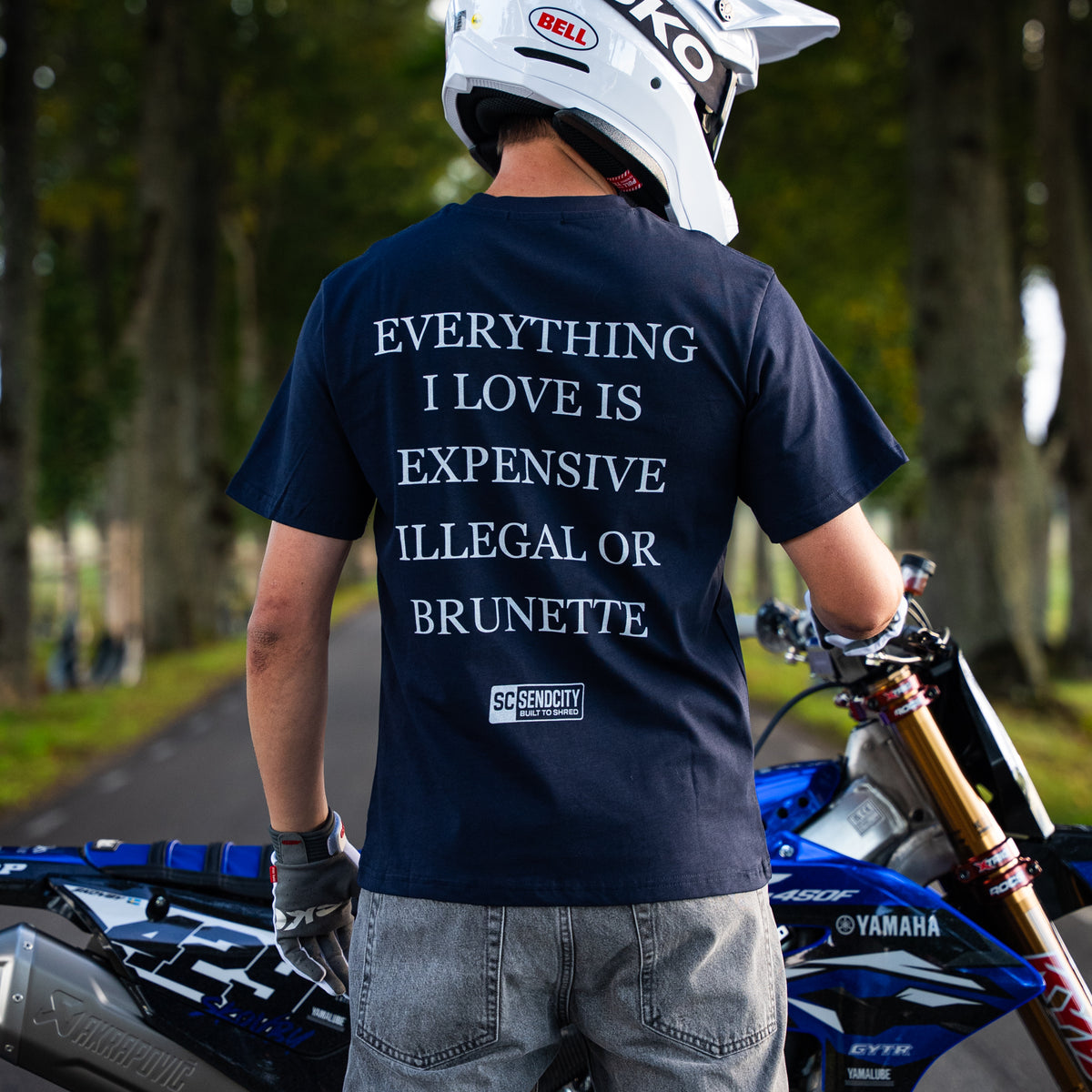 Everything I Love Brunette - NAVY T-Shirt
