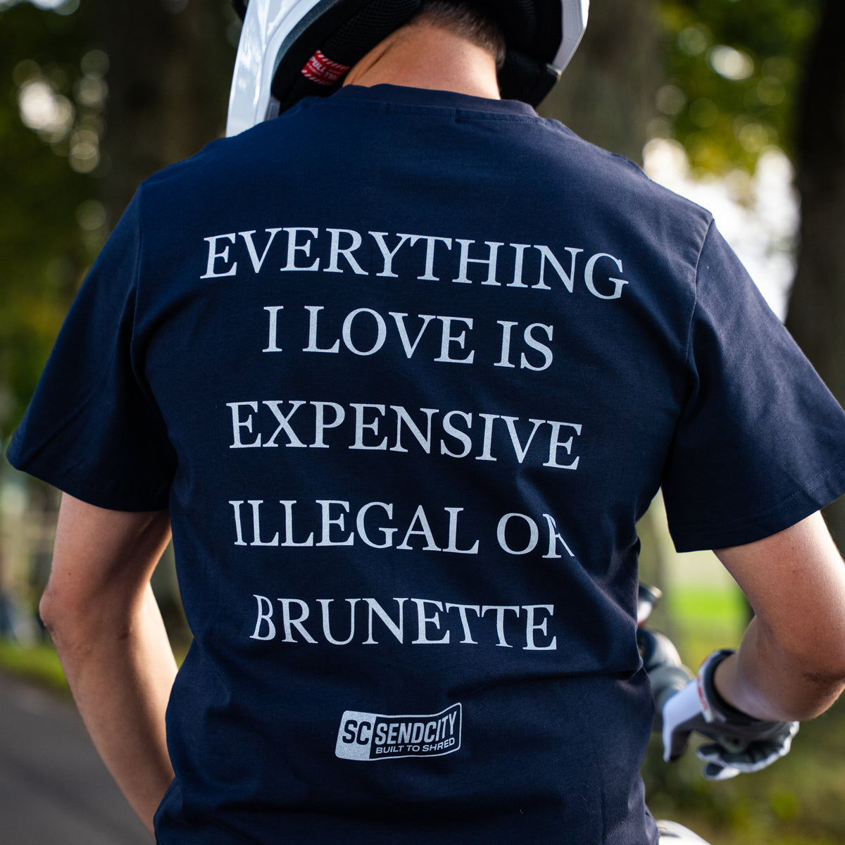 Everything I Love Brunette - NAVY T-Shirt